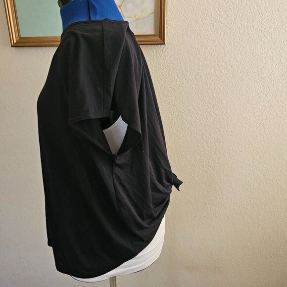 Black old navy activewear tee with open back - Picture 2 of 5